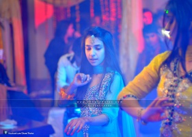 Girls in Mehndi Dance